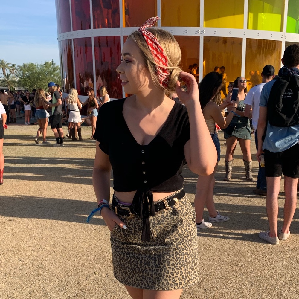 Black crop tie top